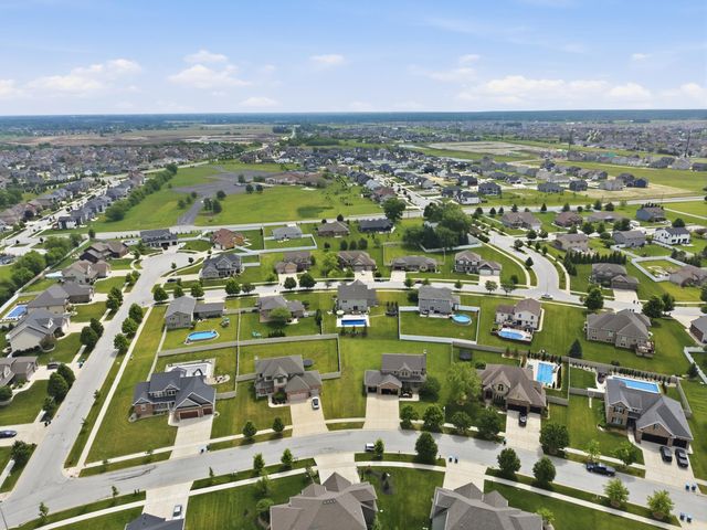 9967 Wisteria Lane, St. John, IN 46373