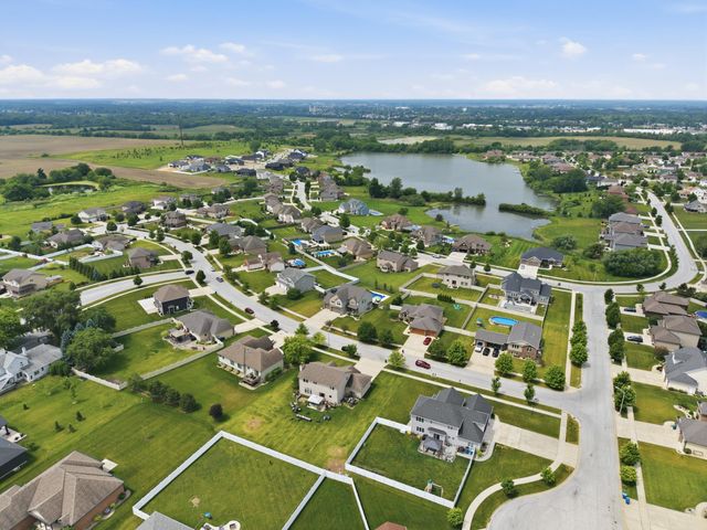 9967 Wisteria Lane, St. John, IN 46373