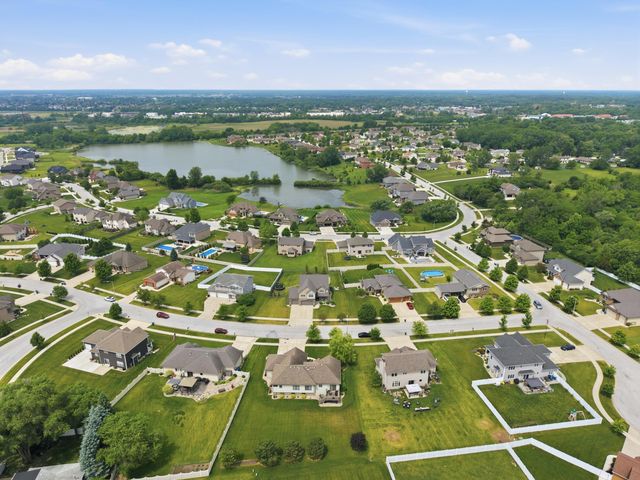 9967 Wisteria Lane, St. John, IN 46373