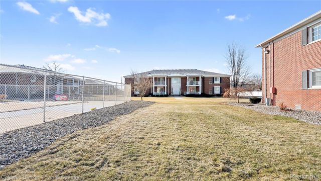 1744 Harrison Avenue C-5, Trenton, MI 48183