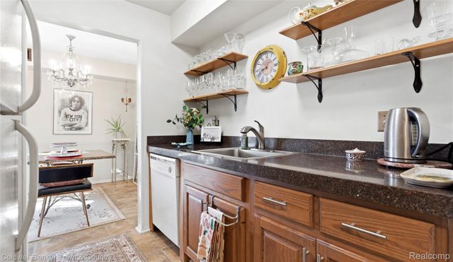 1744 Harrison Avenue C-5, Trenton, MI 48183