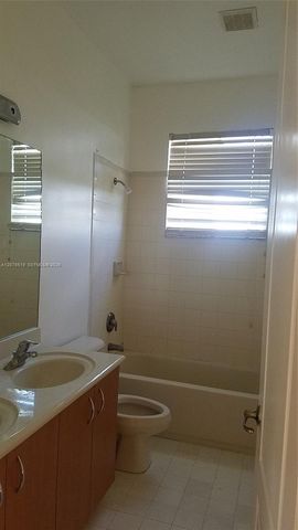 1934 NE 3rd Ct, Homestead, FL 33033