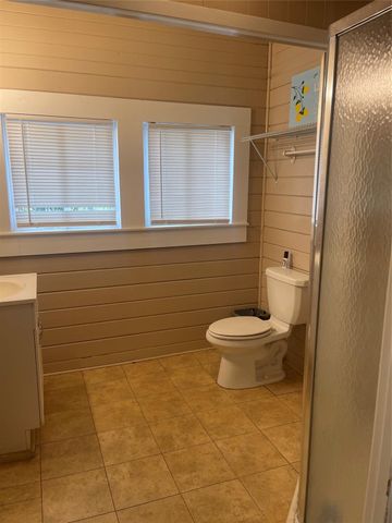 707 Avenue J, Huntsville, TX 77320