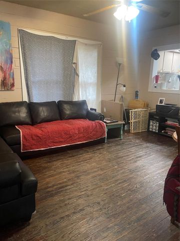 707 Avenue J, Huntsville, TX 77320