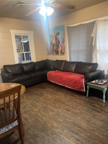 707 Avenue J, Huntsville, TX 77320