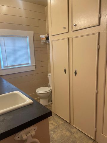 707 Avenue J, Huntsville, TX 77320