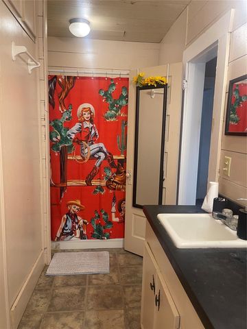 707 Avenue J, Huntsville, TX 77320
