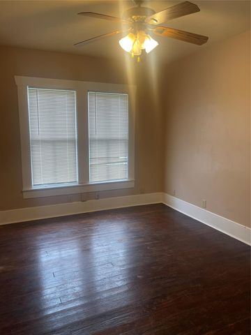707 Avenue J, Huntsville, TX 77320