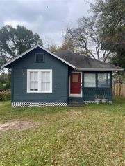 707 Avenue J, Huntsville, TX 77320