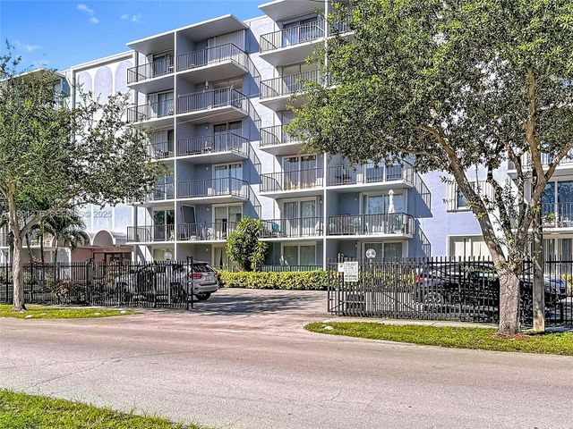 12500 NE 15th Avenue 105, North Miami, FL 33161