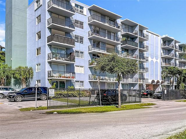 12500 NE 15th Avenue 105, North Miami, FL 33161