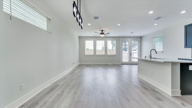 6902 Apollo Street, Houston, TX 77091