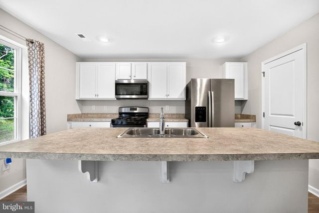 29 EISENHOWER DR, Bridgeton, NJ 08302