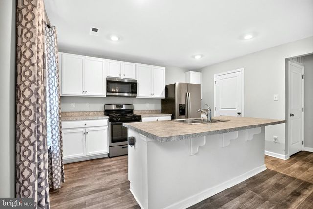 29 EISENHOWER DR, Bridgeton, NJ 08302