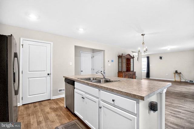 29 EISENHOWER DR, Bridgeton, NJ 08302