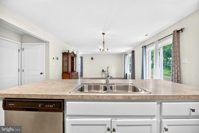 29 EISENHOWER DR, Bridgeton, NJ 08302