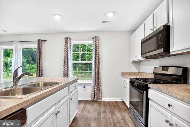 29 EISENHOWER DR, Bridgeton, NJ 08302