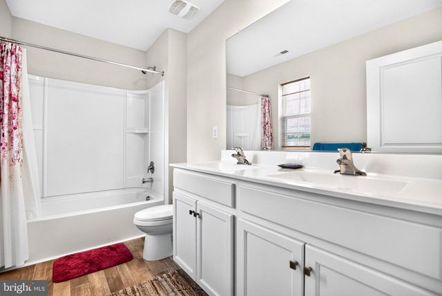 29 EISENHOWER DR, Bridgeton, NJ 08302