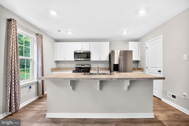 29 EISENHOWER DR, Bridgeton, NJ 08302
