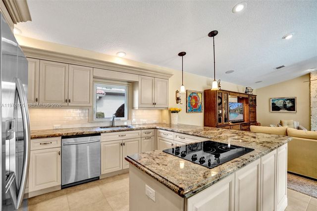 5093 NW 86th Way, Coral Springs, FL 33067