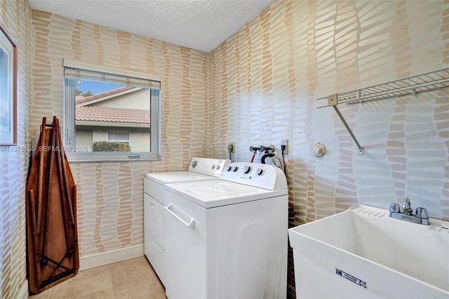 5093 NW 86th Way, Coral Springs, FL 33067