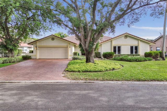 5093 NW 86th Way, Coral Springs, FL 33067