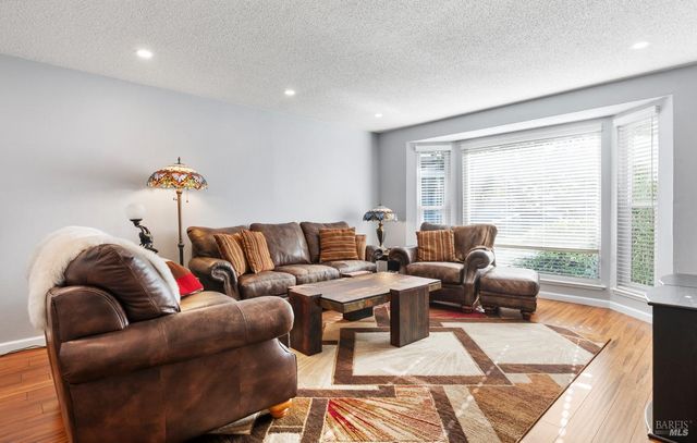 477 N Meadowview Ct, Vacaville, CA 95688