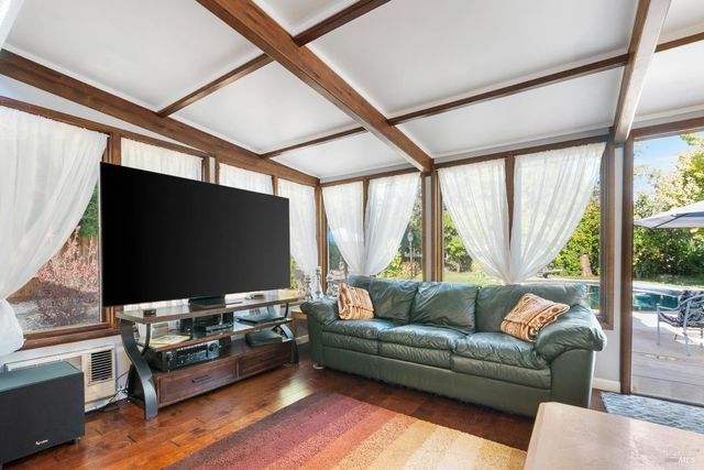 477 N Meadowview Ct, Vacaville, CA 95688