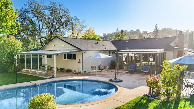 477 N Meadowview Ct, Vacaville, CA 95688