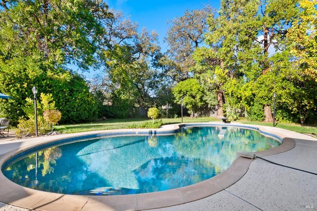 477 N Meadowview Ct, Vacaville, CA 95688