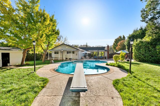 477 N Meadowview Ct, Vacaville, CA 95688