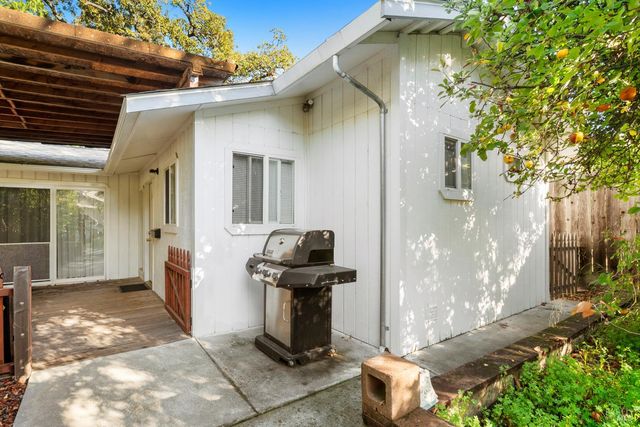 477 N Meadowview Ct, Vacaville, CA 95688