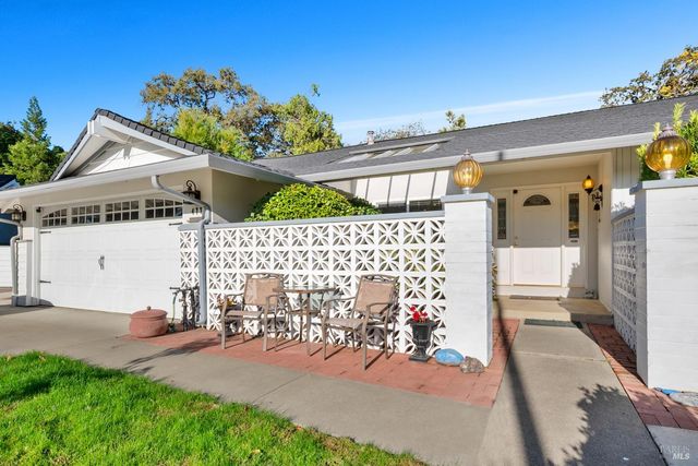 477 N Meadowview Ct, Vacaville, CA 95688