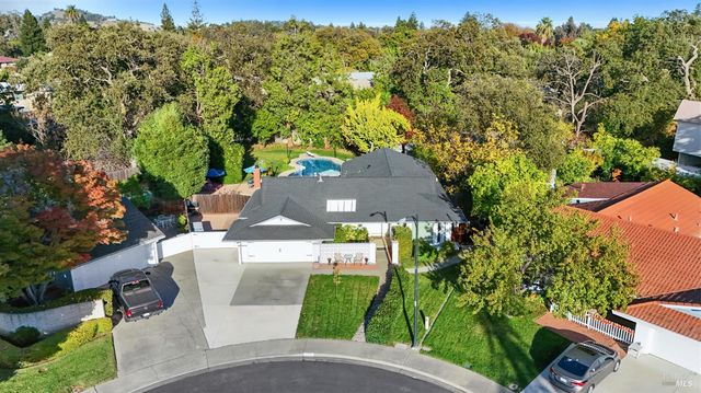 477 N Meadowview Ct, Vacaville, CA 95688