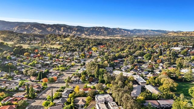 477 N Meadowview Ct, Vacaville, CA 95688