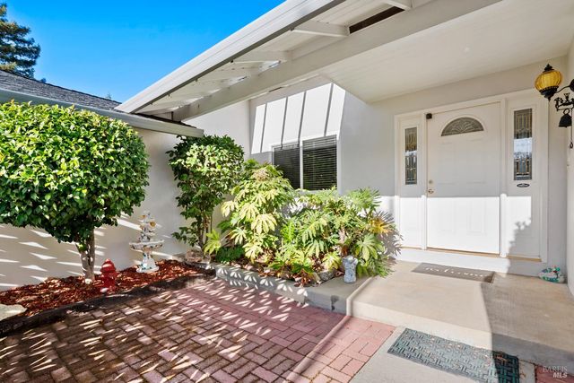 477 N Meadowview Ct, Vacaville, CA 95688