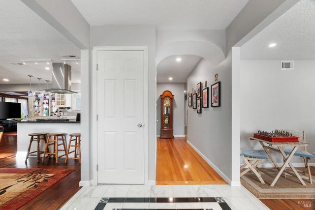 477 N Meadowview Ct, Vacaville, CA 95688