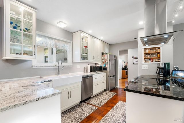 477 N Meadowview Ct, Vacaville, CA 95688