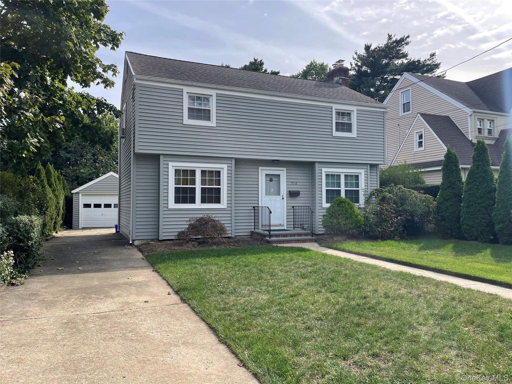 712 De Mott Ave Avenue, Baldwin, NY 11510