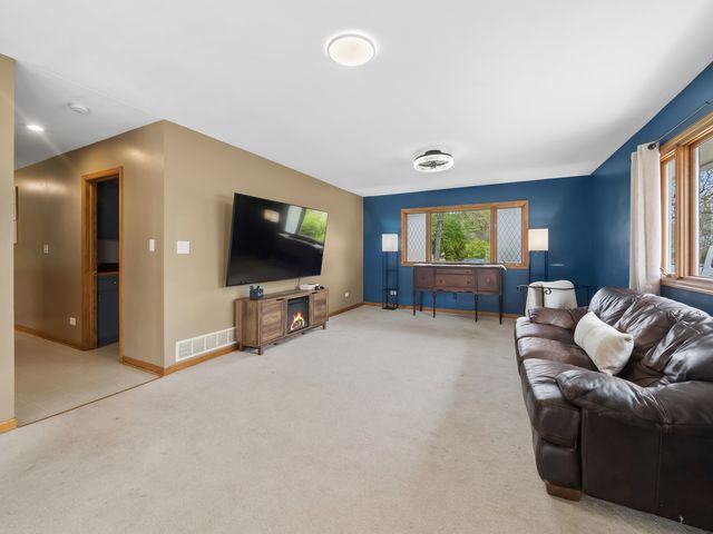11613 Country Club Road, Woodstock, IL 60098