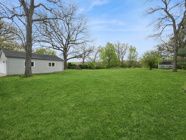11613 Country Club Road, Woodstock, IL 60098