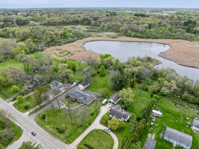 11613 Country Club Road, Woodstock, IL 60098