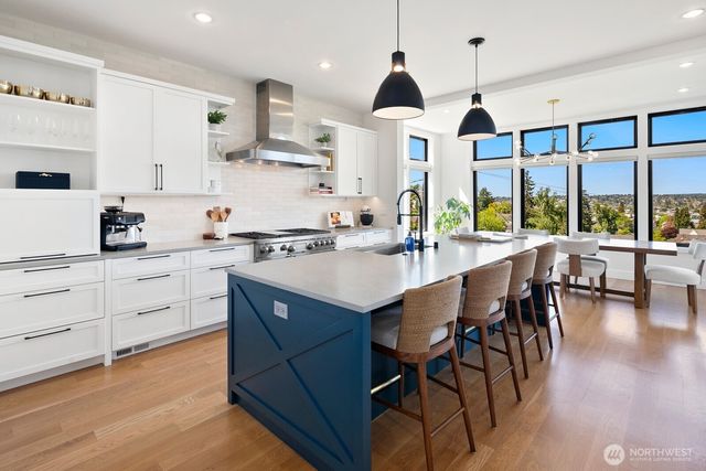 728 W Etruria Street, Seattle, WA 98119