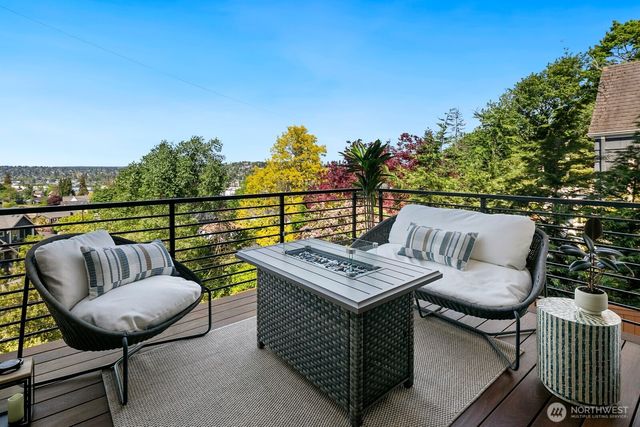 728 W Etruria Street, Seattle, WA 98119