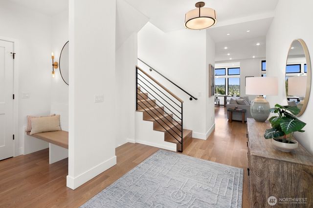 728 W Etruria Street, Seattle, WA 98119