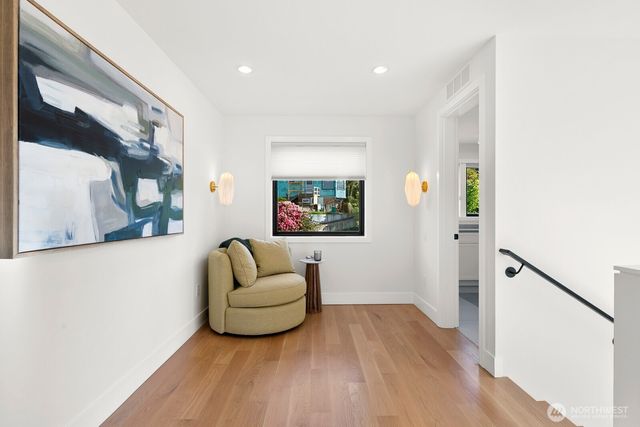 728 W Etruria Street, Seattle, WA 98119