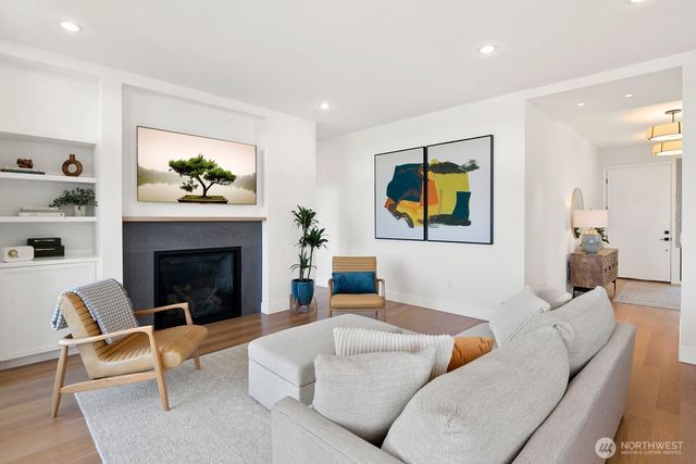 728 W Etruria Street, Seattle, WA 98119