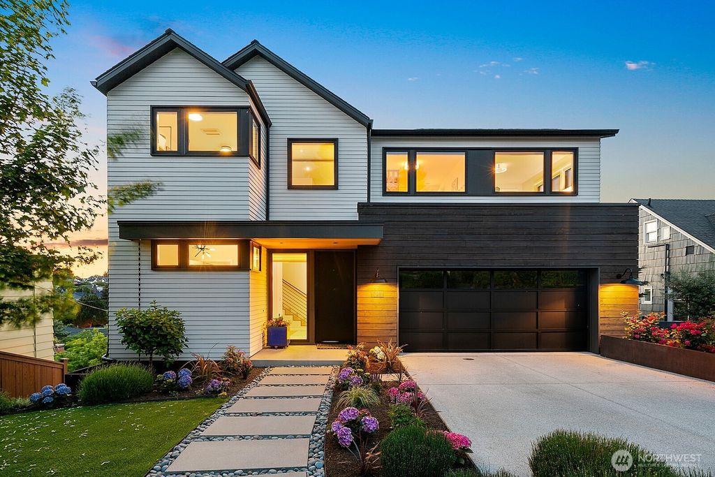 728 W Etruria Street, Seattle, WA 98119