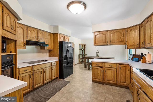 903 COLSTON DR, Falling Waters, WV 25419