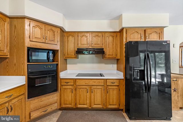 903 COLSTON DR, Falling Waters, WV 25419
